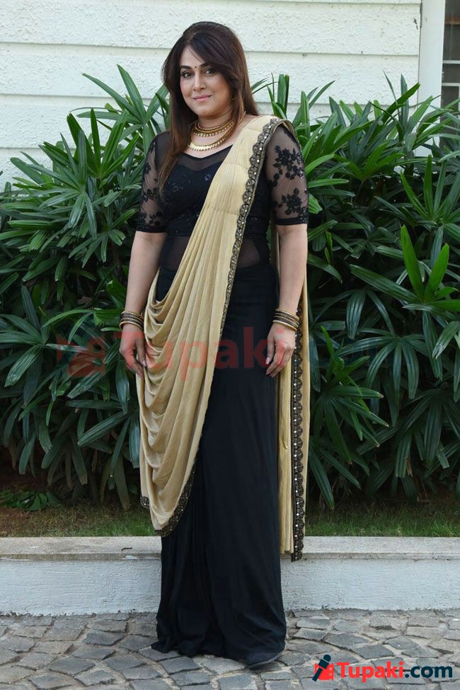 Pakhi Hegde posed for photos at the Movie Press Meet Pakhi Hegde posed for photos at the Movie Press Meet